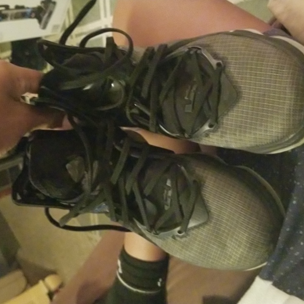 Shoes - Picture 3 of 4